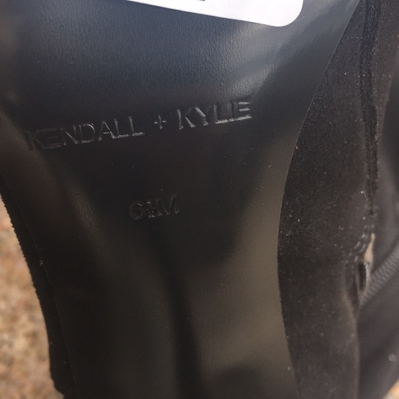 NWT black boots - Picture 4 of 4